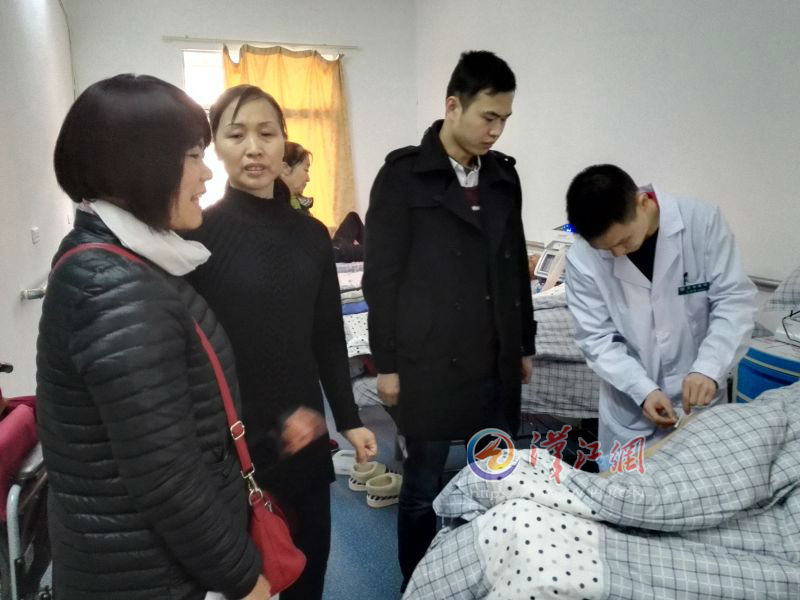 IMG_20170126走访慰问特困职工