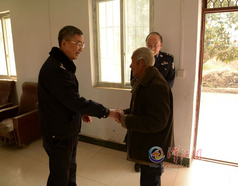 走访慰问特困职工2