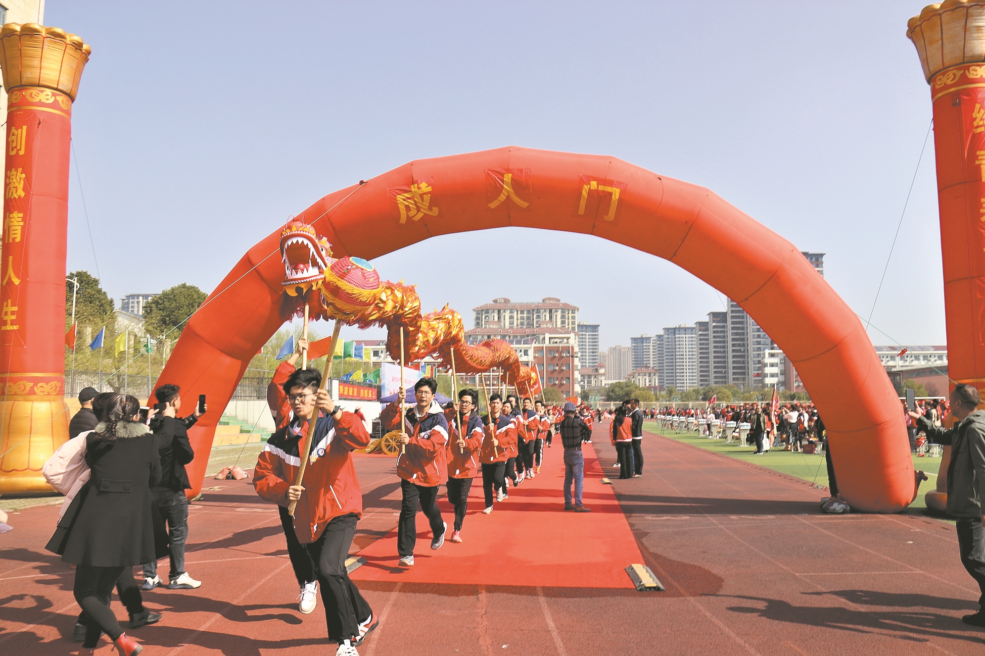 东风中学高三年级成人礼举行