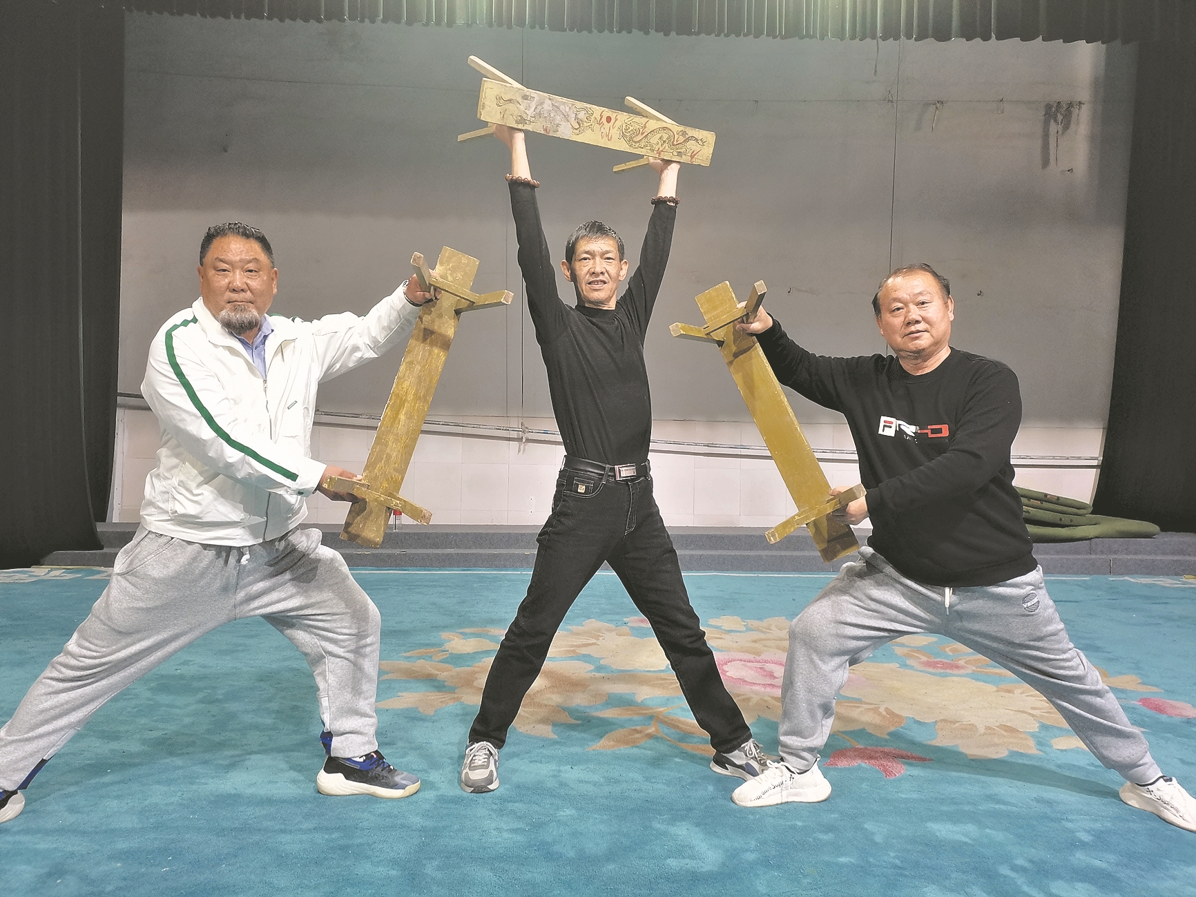 板凳舞出精气神