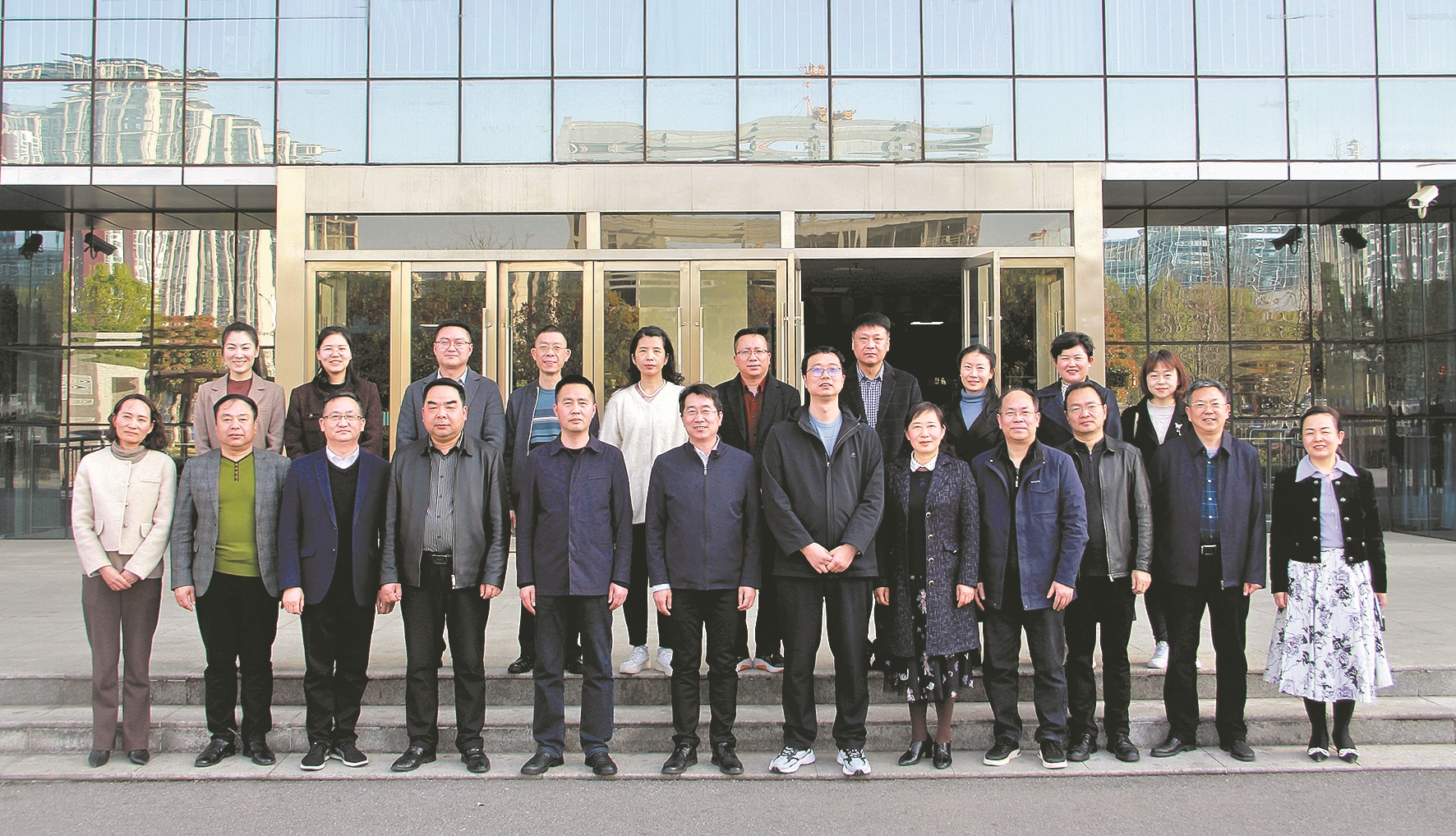 用力,用心,用情,激活人才"一池春水"