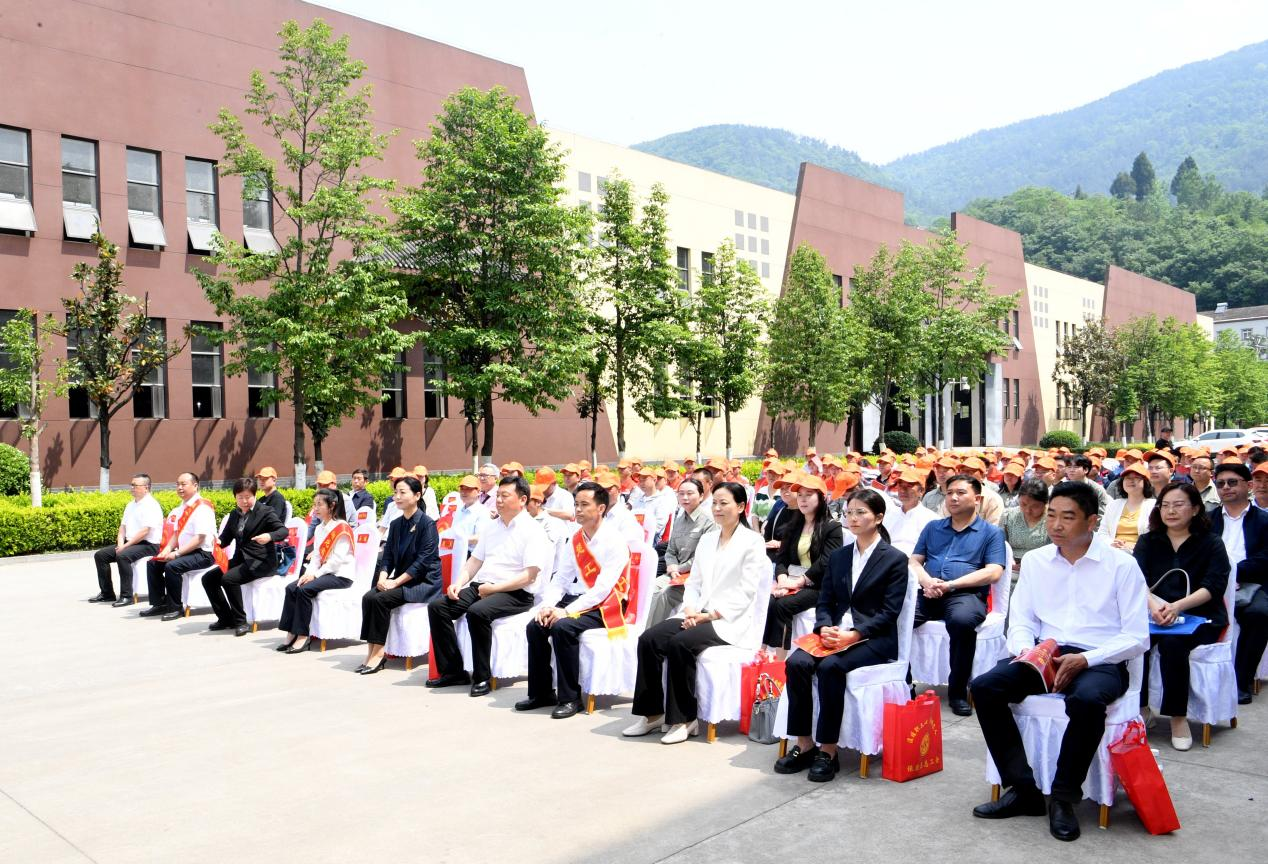 保康举办劳模宣讲进企业暨万名职工劳动和技能竞赛启动仪式