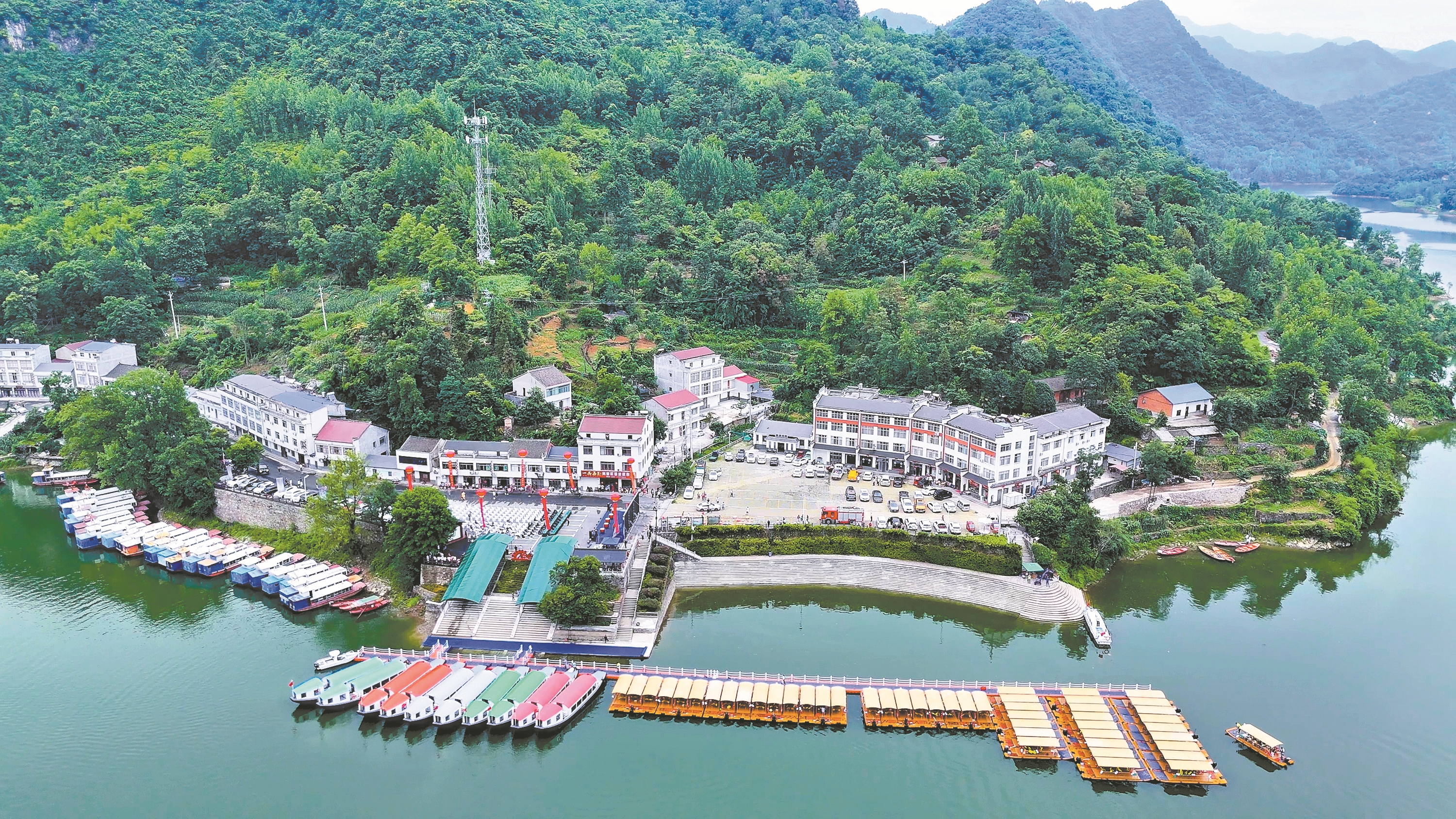 谷城县南河小三峡风景:新游船 新体验