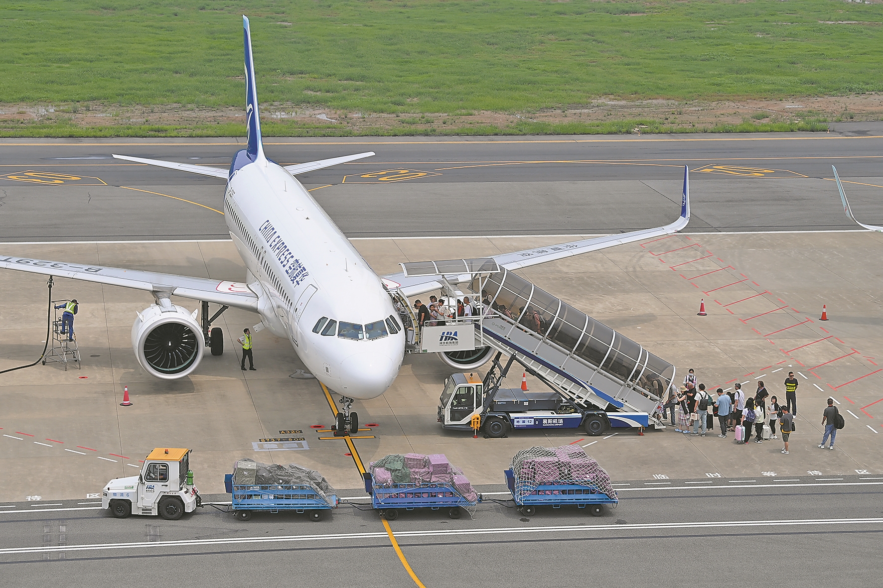 襄阳机场暑运忙