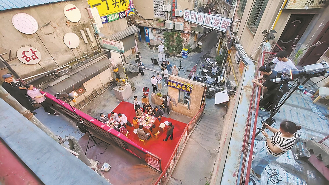 微短剧拍摄现场。全媒体记者 陈霜 通讯员 王伟明 白文鹏 摄