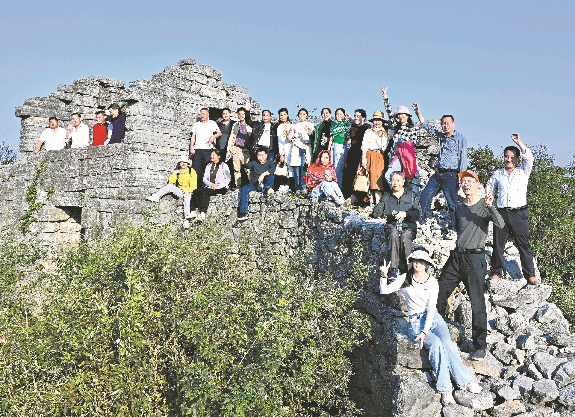 南漳开展的“百名作家写百寨”活动