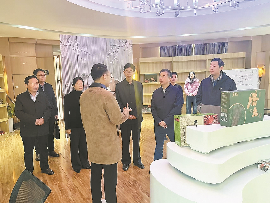 区政协开展新就业群体服务阵地建设专题调研。