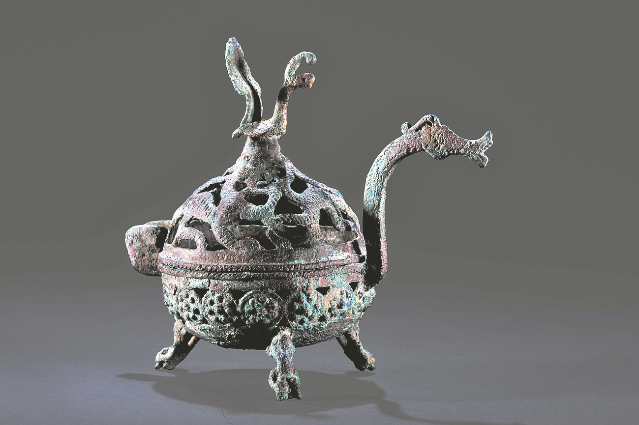 三国早期透雕花纹“四神”铜熏炉