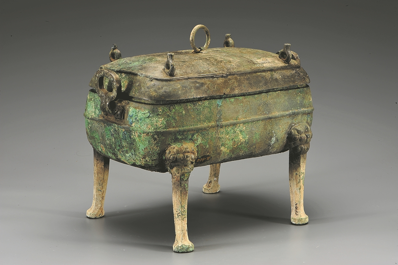 战国“五”字铜方鼎。