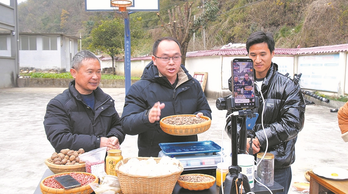 电商直播现场。 通讯员 郑梦欢 摄