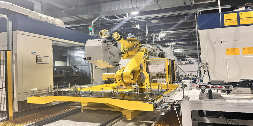 ▲襄阳美利信的生产车间里,全球领先的智能化压铸岛犹如钢铁巨人