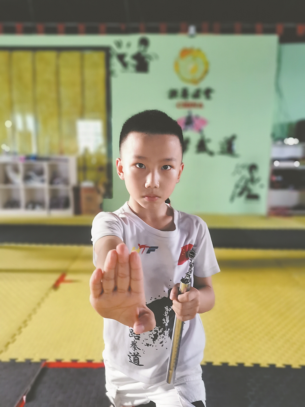 王梓潇练习双节棍