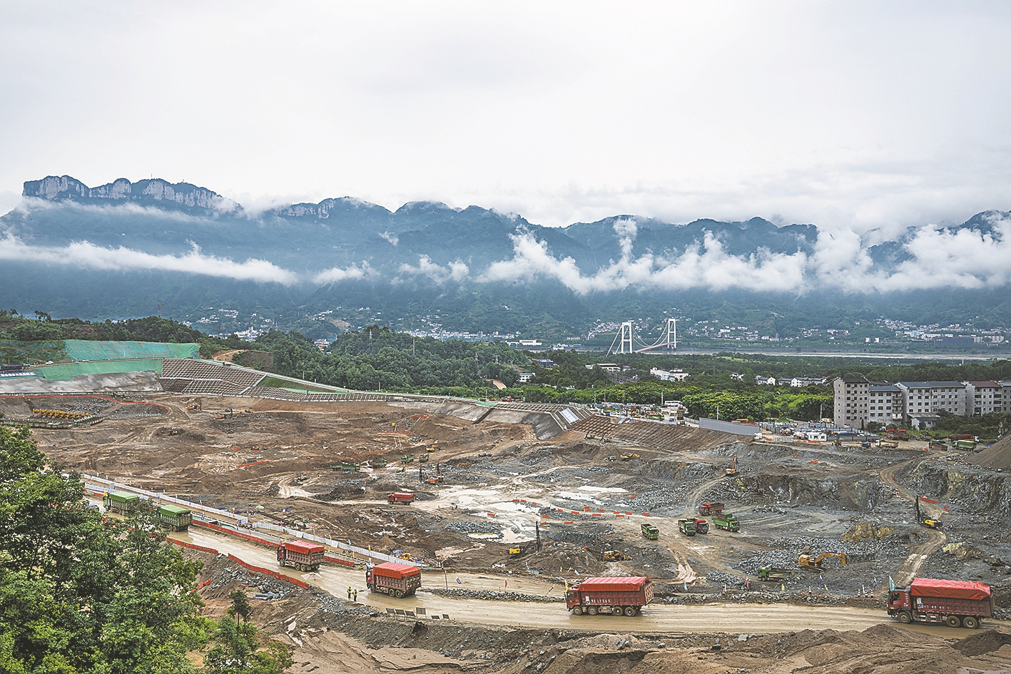 6月8日拍摄的三峡水运新通道工程先行开挖区施工现场。新华社 发