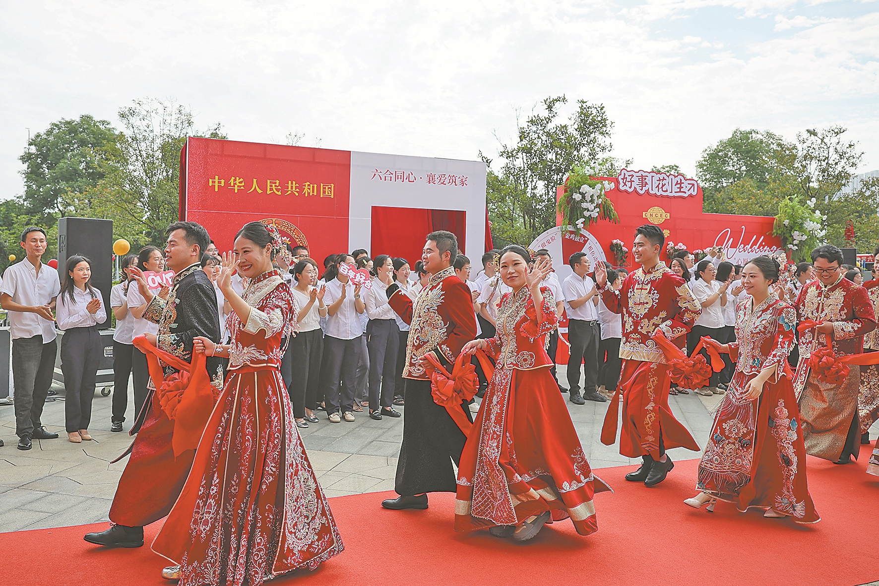 6月16日,新人入场准备进行典礼。记者 杨东 通讯员 王辰然 摄