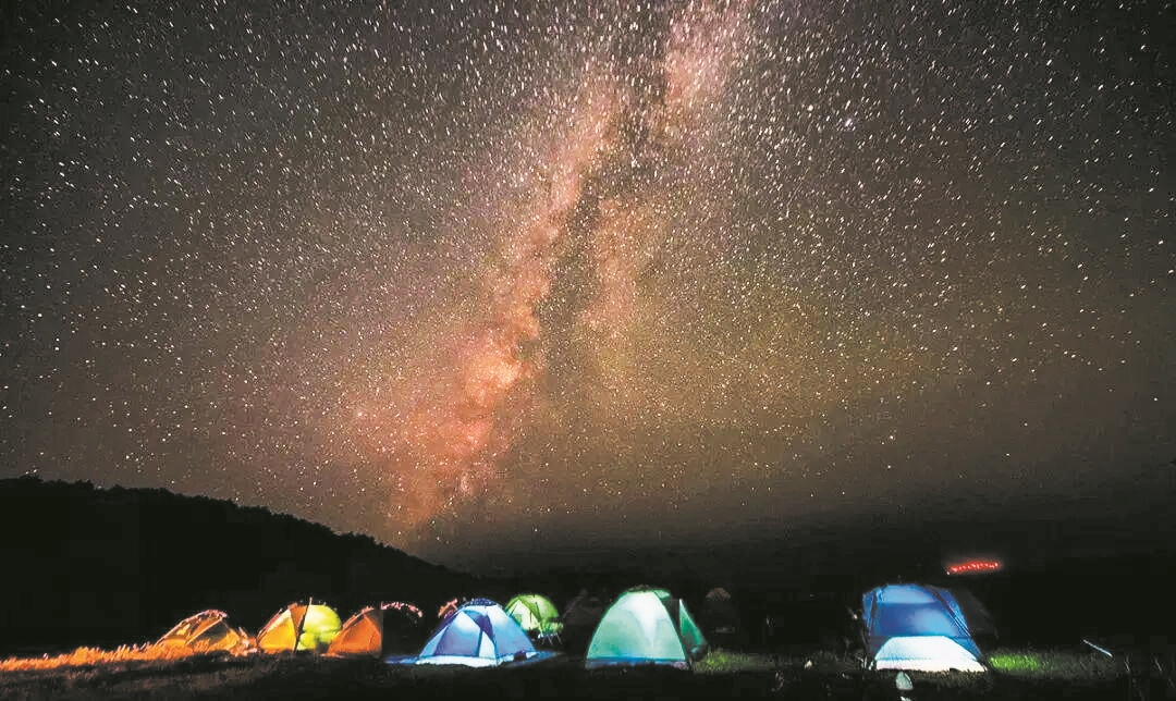 山野星空露营。