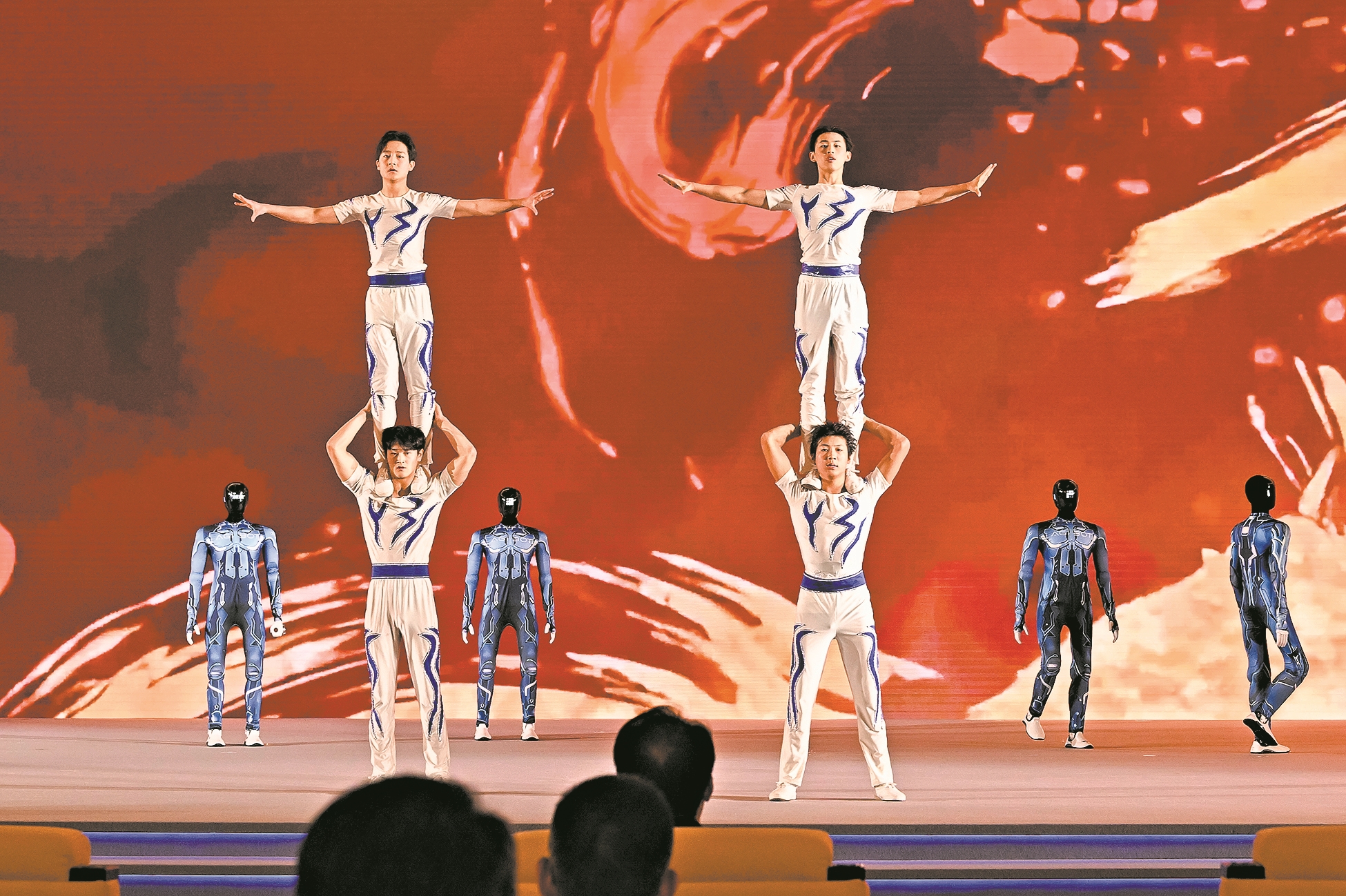 7月20日拍摄的闭幕式上的表演。7月20日,2026世界人工智能大会暨人工智能全球治理高级别会议在上海闭幕。新华社 发