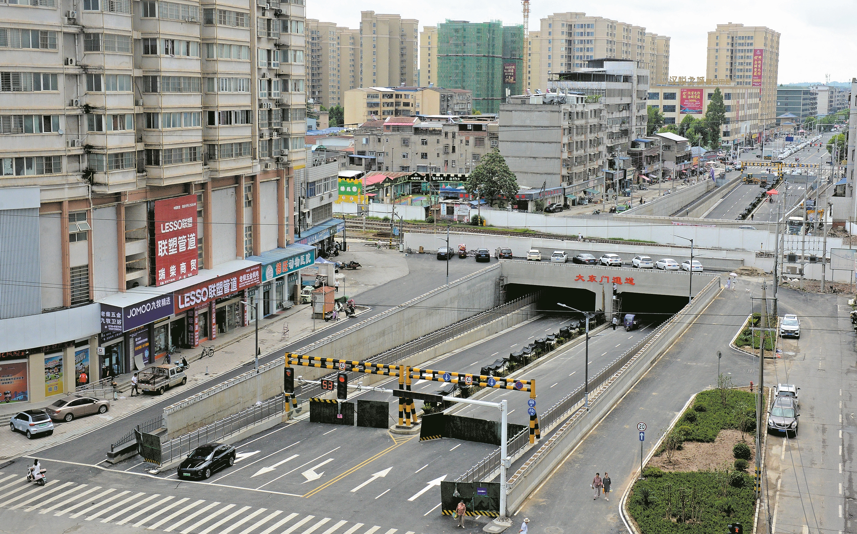 东启街公铁道口“平改立”项目。