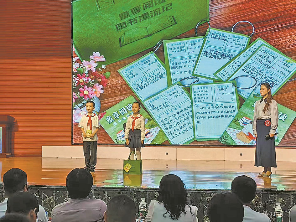 樊城区“‘童享阅读’亲子共读”文明实践项目展示现场。