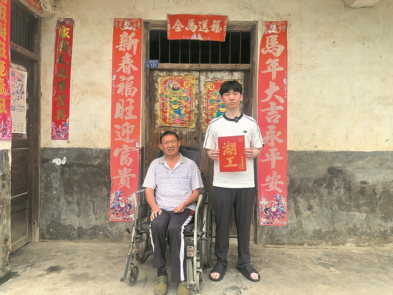 周宇飞(右)和父亲