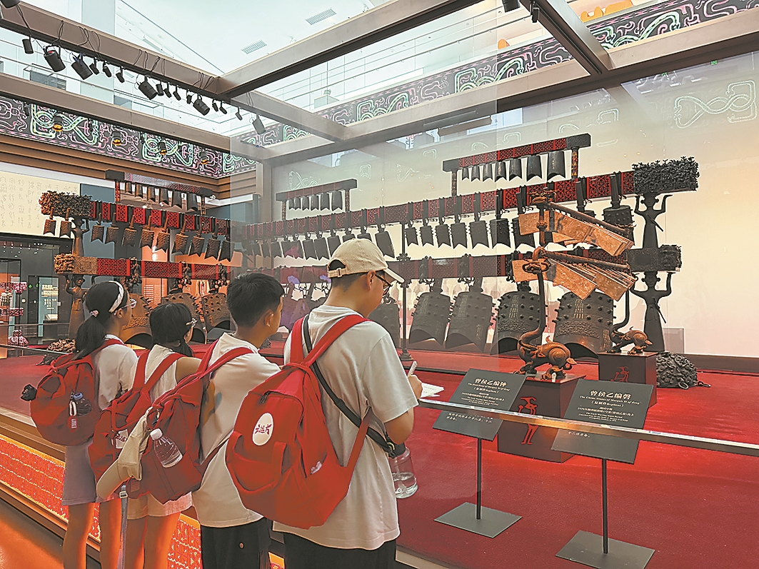 老河口市实验小学学生参观随州市博物馆 记者王世翠 通讯员高华云 刘嫚 摄