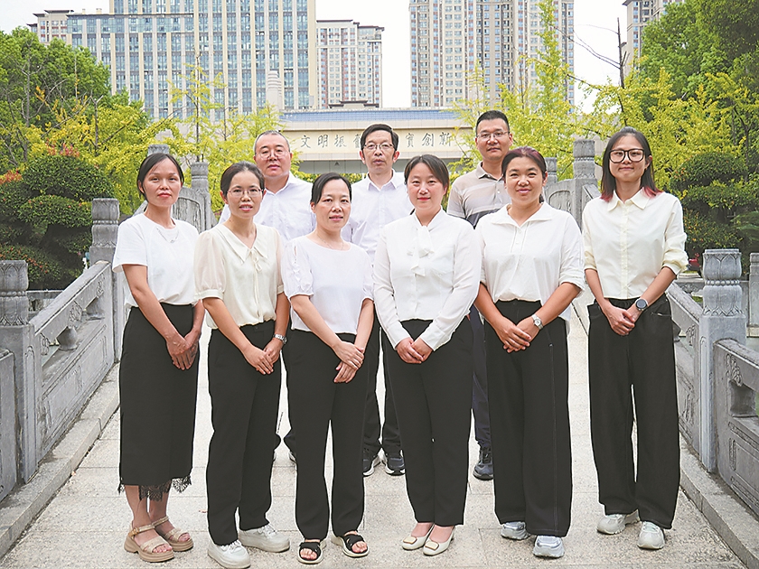 模范教师 王信、闫光平、杨萌、杨襄、肖柳青、陈碌涛、莫金涛、程玲、谭红兰、樊爱敏
