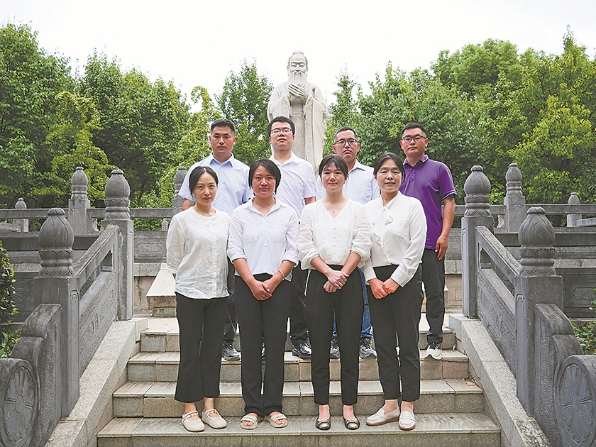 师德标兵 万小刚、刘传海、刘忠艳、刘琳琳、李彪、杨丹、陈国辉、陈艳、曾志刚、谭世群