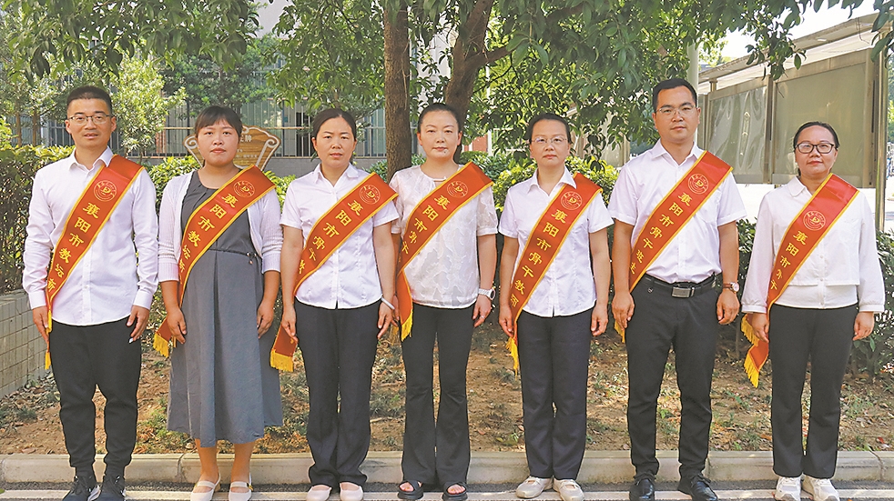 市级骨干教师、市级骨干班主任、市级教坛新秀