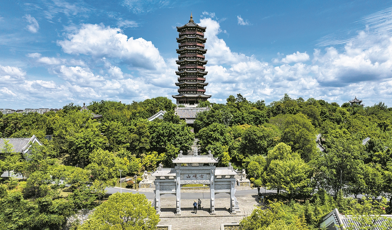 ↑岘首山云景如画,美不胜收。 记者 杨东 摄