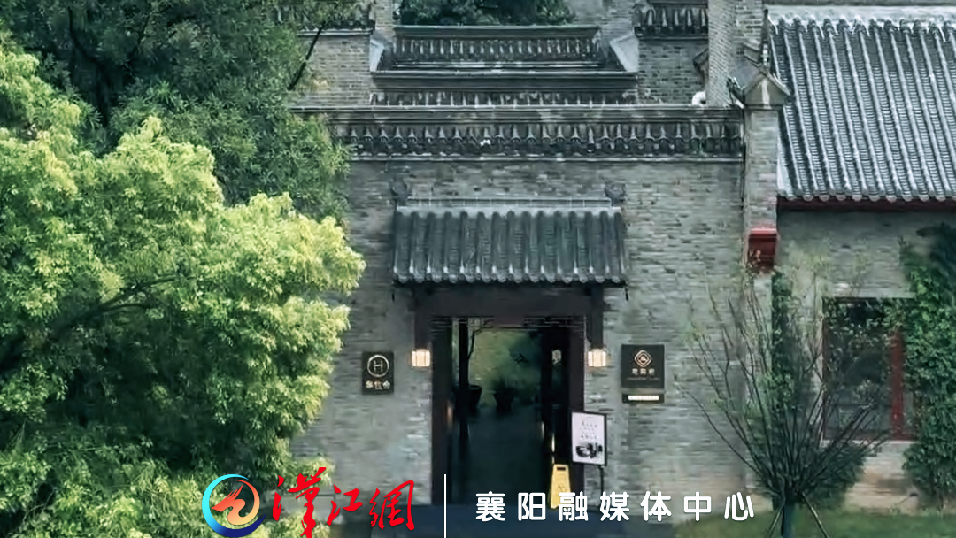 古城听雨