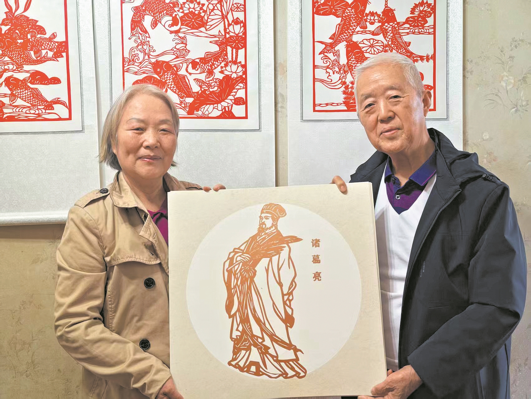 两人展示作品