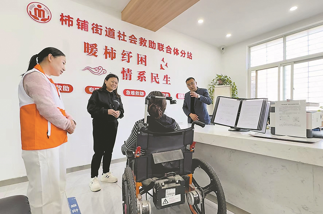 柿铺街道社会救助联合体分站成为困难群体温暖的家。 记者 丁涛 摄